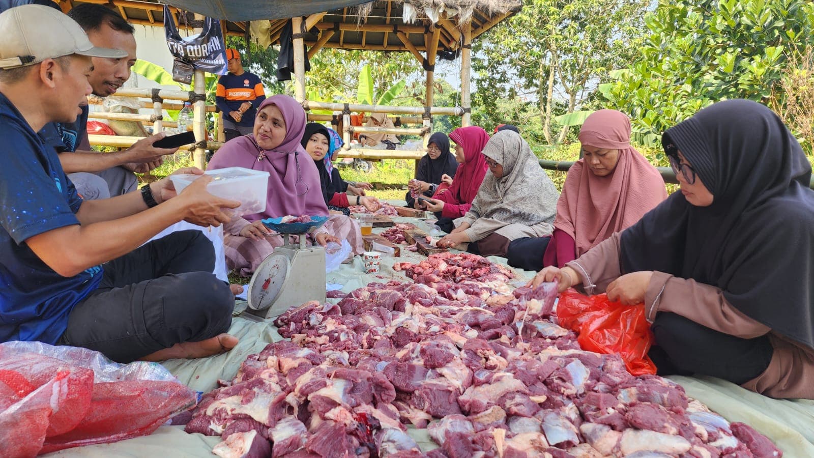 Pemotongan Hewan Qurban DPC PKS Parung