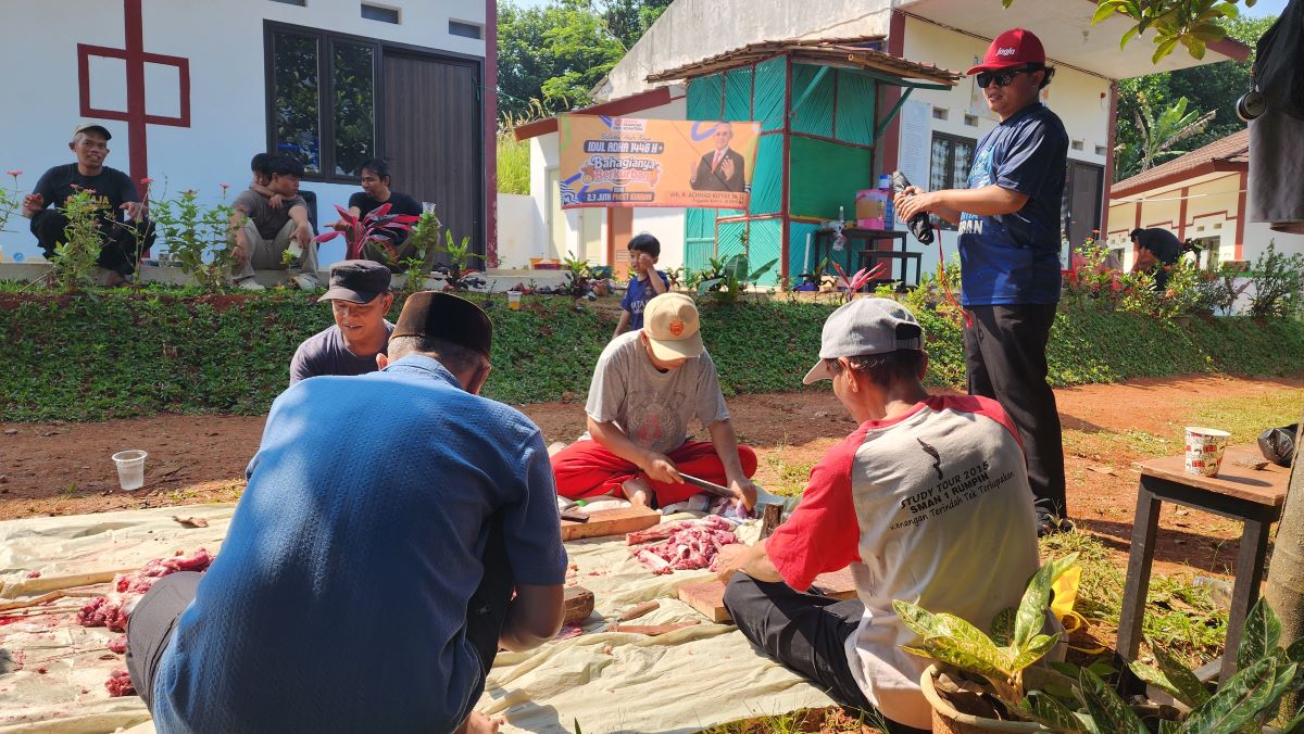 DPC PKS Parung Sukses Gelar Penyembelihan 1 Sapi dan 11 Kambing, Kader dan Masyarakat Antusias