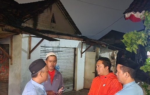 PKS Parung Salurkan Bantuan Makanan Malam untuk Warga Terdampak Angin Puting Beliung